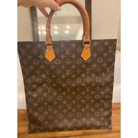 Louis Vuitton Handbags - 100% authentic Louis Vuitton sac plat